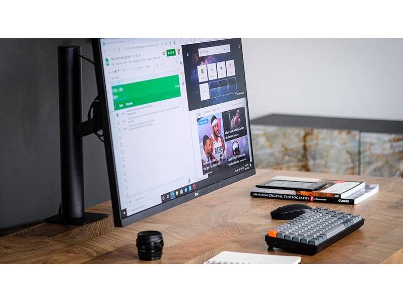 Giá treo màn hình PC – Xu hướng mới giúp tối ưu không gian và trải nghiệm làm việc